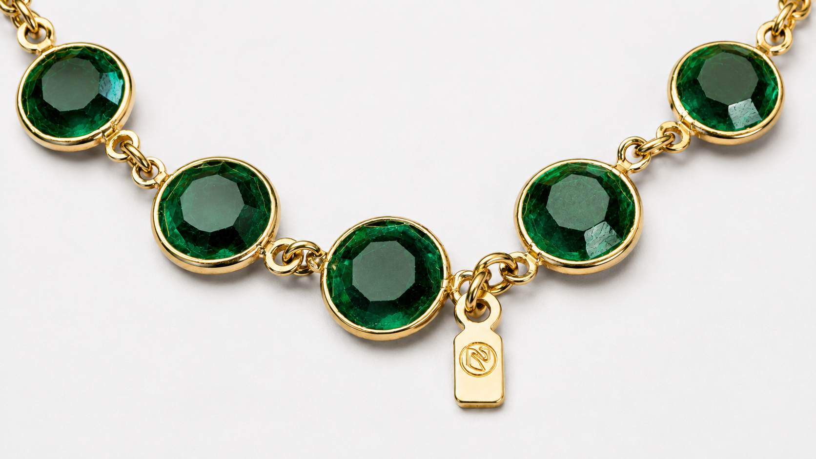 Collier pierres vertes - La Maison des Antiquaires à Pau